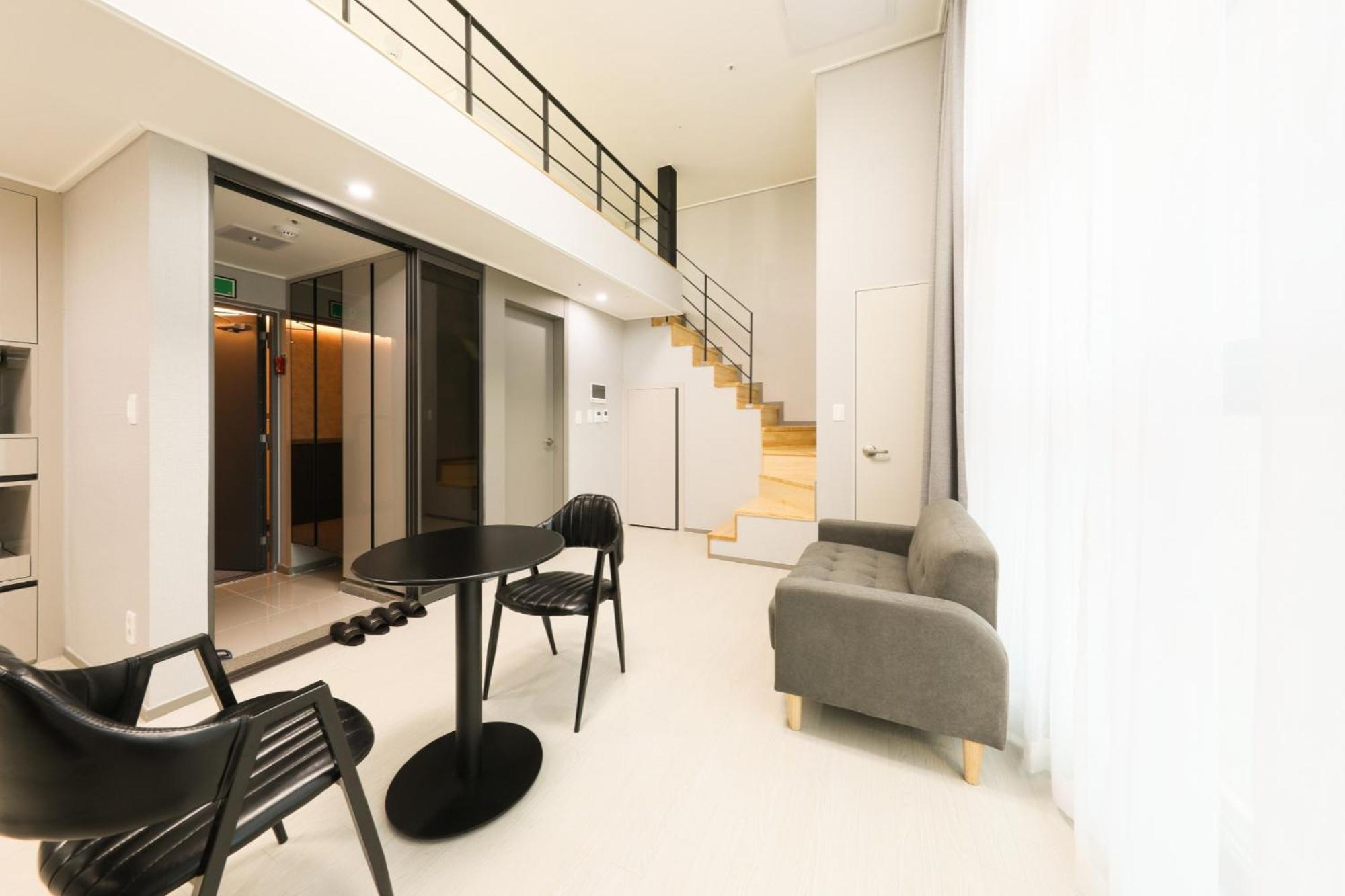 Coopstay Yeosu Hotel Zewnętrze zdjęcie